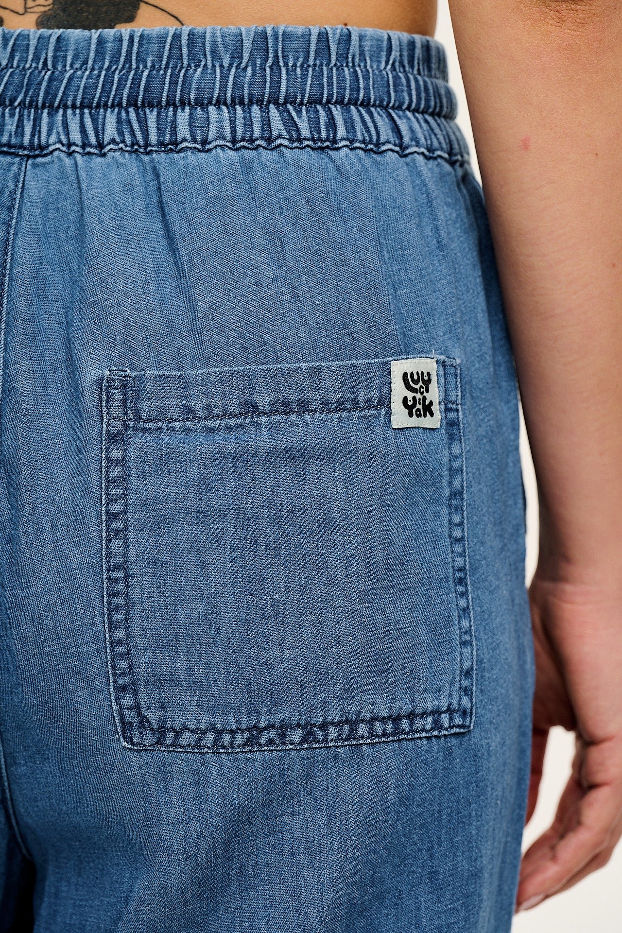 Chuck - Cotton & Hemp Trousers in Mid Wash Blue - Image 5