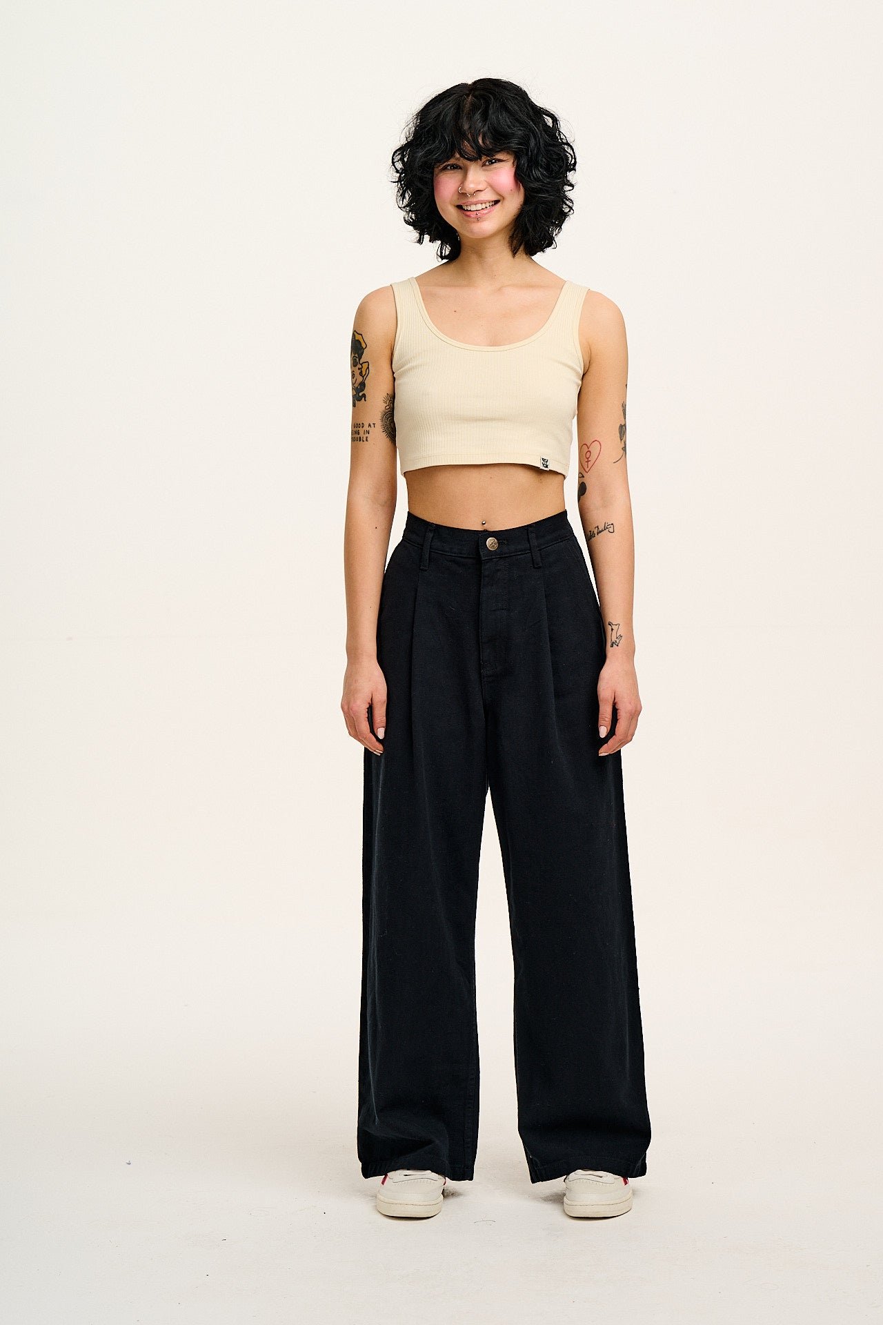 Cole - Wide Leg Denim Jeans in Black