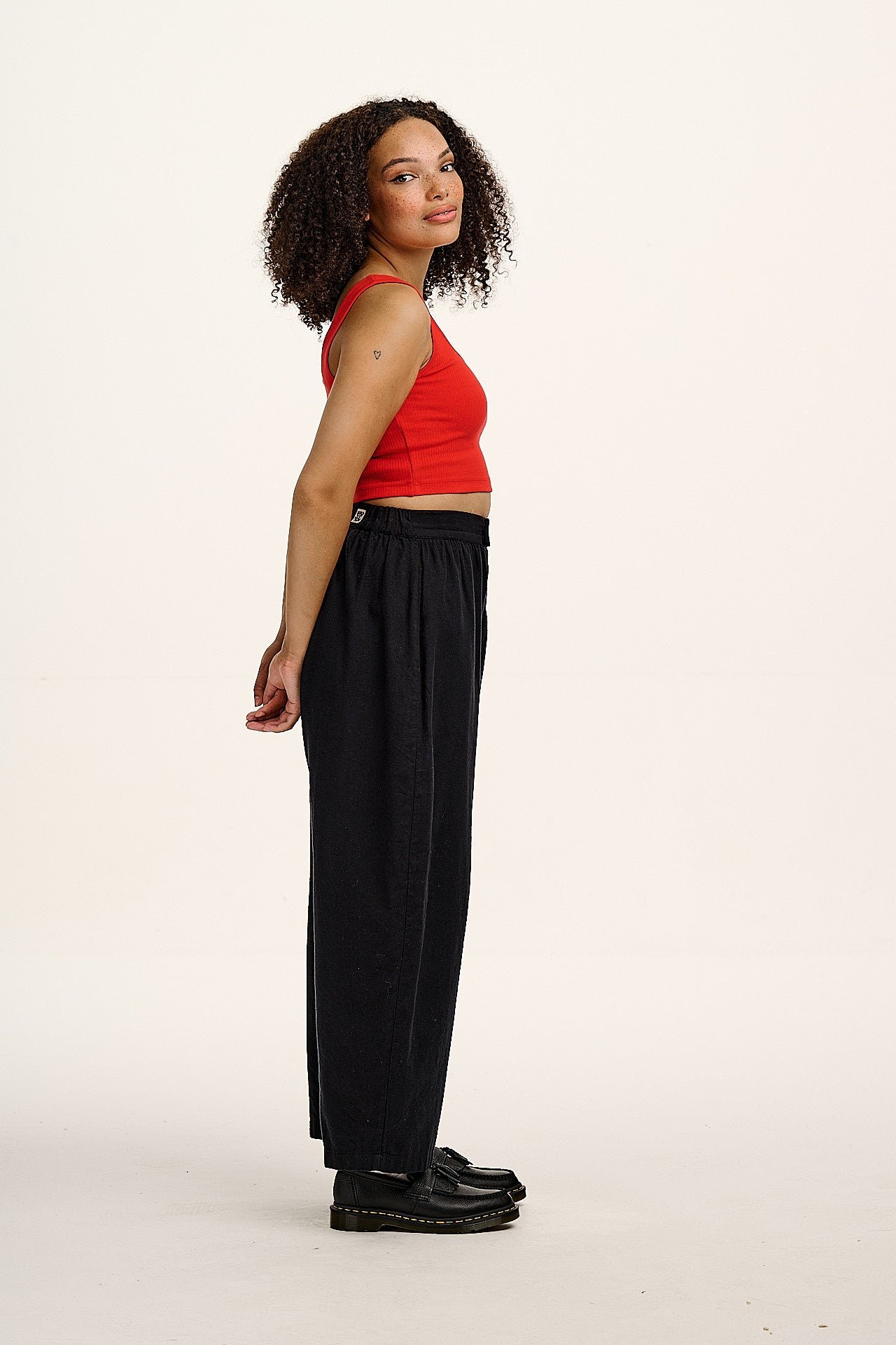 Beau - Barrel Leg Brushed Cotton Trousers in Black - Image 8